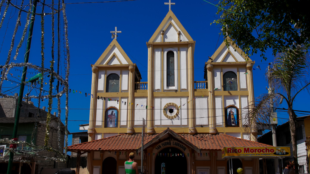 ecuador-montanita-iglesia